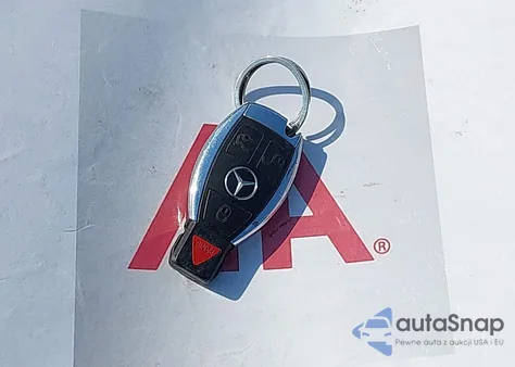 2013 Mercedes-Benz C 250 Sport z USA, uszkodzony, nr VIN WDDGF4HB5DR272495